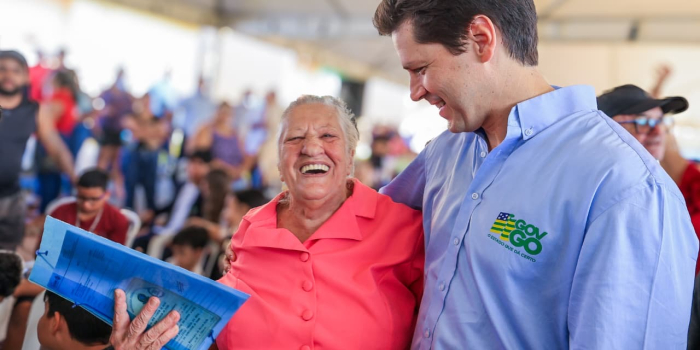 “A gente muda a vida das pessoas”, diz Daniel Vilela ao entregar casas a custo zero em Aragarças